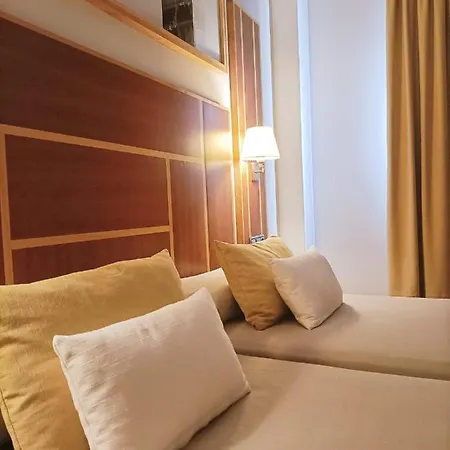 Carmen Hotel 3*
